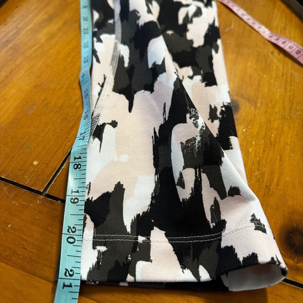 The North Face Womens FlashDry Pink Abstract Camo Cropped Leggings Size S Small - Picture 8 of 8
